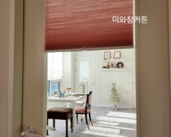 학원 탕비실 유리문 핑크 허니콤블라인드 시공