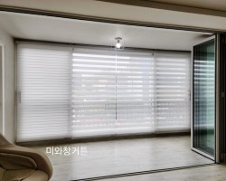 아파트 거실베란다 화이트 콤비블라인드 시공