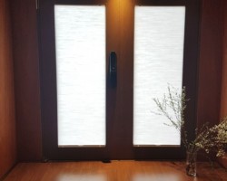 한옥스테이 출입문 화이트 허니콤쉐이드 시공