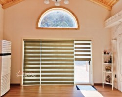 주택 거실 그린 암막콤비 블라인드 시공