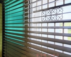 아파트 작은방 브라운 우드블라인드 시공