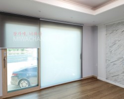 주택 거실 그레이 무지 롤스크린 시공