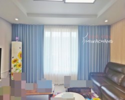 주택 거실 블루그레이 암막커튼 시공