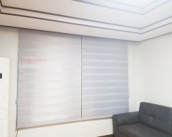 주택 거실 그레이 암막 콤비블라인드 시공