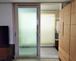 아파트 베란다 옐로우 롤스크린 시공