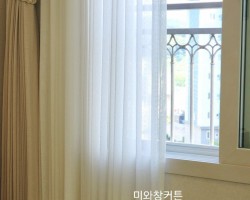 아파트 거실 라이트베이지 린넨룩커튼 + 화이트 도트자수 린넨룩커튼 시공