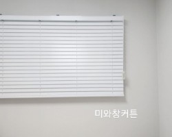 아파트 작은방 화이트 우드블라인드 시공