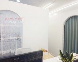 피부샾 아치형통로 자수레이스 커튼 시공