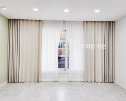 주택 거실 화이트 쉬폰커튼 + 크림베이지 커튼 시공
