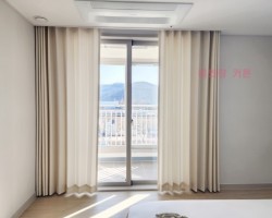 어반마제네스 안방 크림베이지 커튼 시공