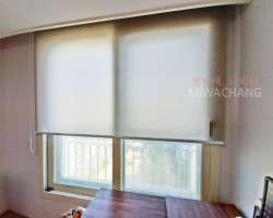 아파트 작은방 라이트그레이 롤스크린 시공