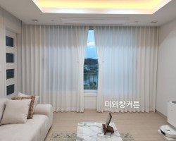 아파트 거실 화이트 밀크쉬폰 시공