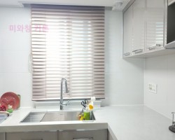 풍림아이원 주방창 로즈핑크 알루미늄블라인드 시공