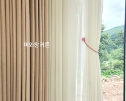 전원주택 거실 화이트 스팡클 속지커튼 + 웜핑크 커튼 시공