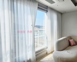 어반마제네스 거실 화이트 쉬폰커튼 시공