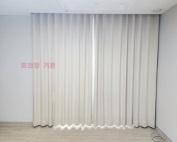 어반마제네스 안방 베이지 암막커튼 시공