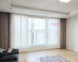 풍림아이원 거실 화이트 쉬폰커튼 + 퍼플베이지 커튼 시공